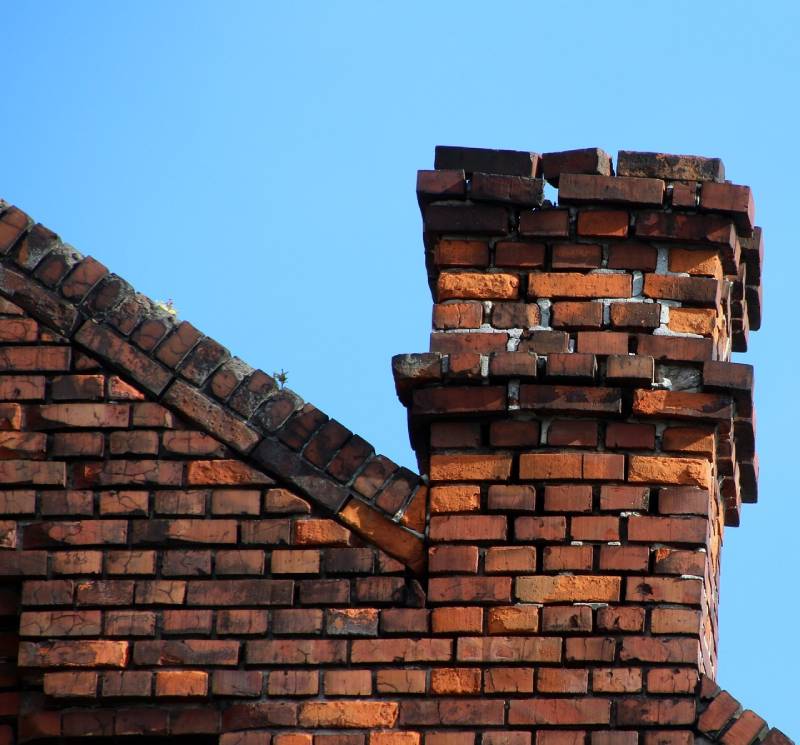 Damaged chimney on an Fraser home showing cracks and missing mortar